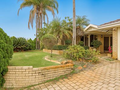 13 Southpointe Crescent, Ballajura WA 6066