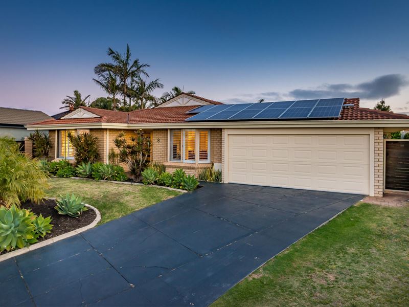 8 Riviera  Court, Connolly