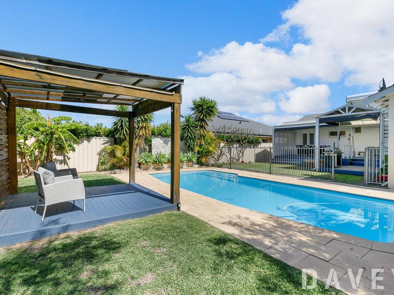 12 Myaree Way, Duncraig