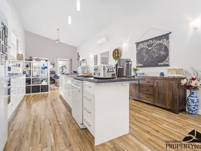 61 Wave Crest Circle, Drummond Cove WA 6532