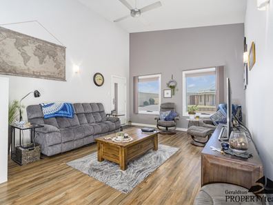 61 Wave Crest Circle, Drummond Cove WA 6532