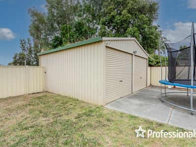 4 Kara Crt, Seville Grove WA 6112