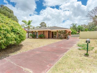 4 Knott Court, Camillo WA 6111