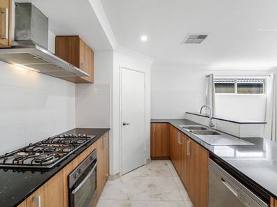 390 Woollcott Avenue, Brabham WA 6055
