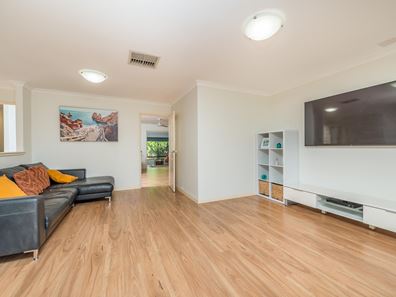 21 Whitecliffe Square, Iluka WA 6028