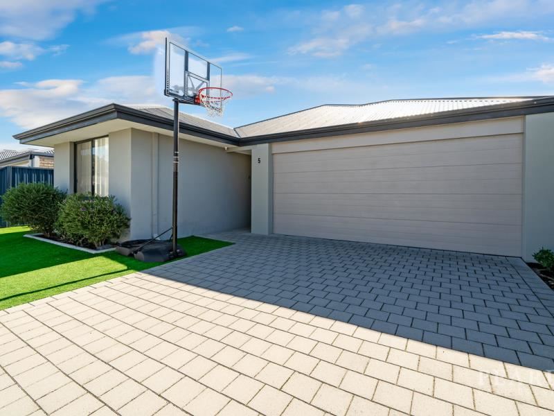 5 Chenin Court, Pearsall