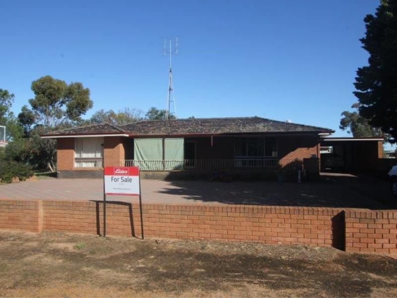 39 Doreen Street, Narembeen WA 6369