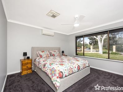 1 Oberon Grove, Mount Nasura WA 6112