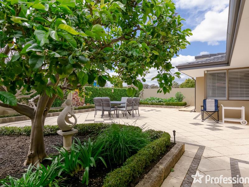 12 Chaparral Crescent, Willetton