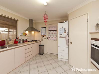 16 Nightingale Way, Warnbro WA 6169