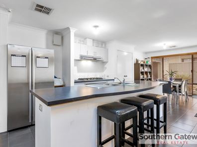 194 Runnymede Gate, Leda WA 6170