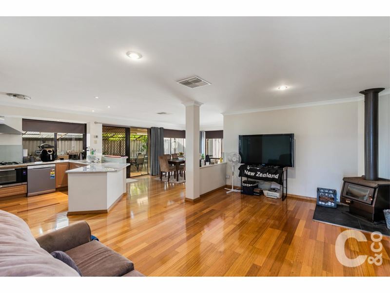 52 Cuthbertson Drive, Cooloongup