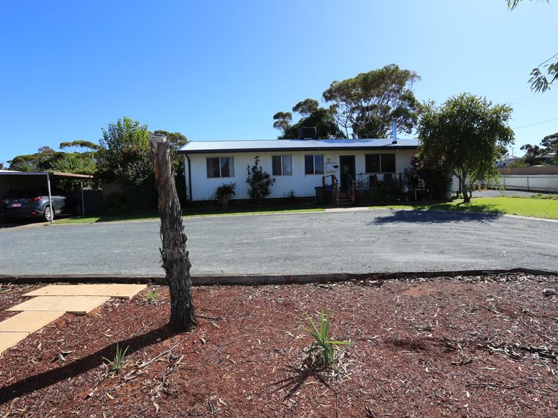 7 LARKIN ST, Kambalda East WA 6442