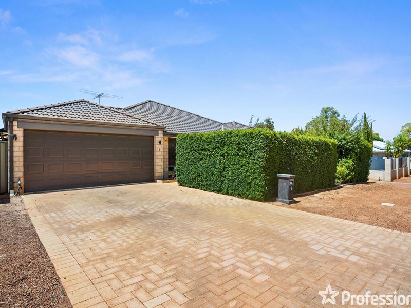 6 Briza Lane, Forrestfield WA 6058