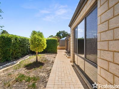 6 Briza Lane, Forrestfield WA 6058