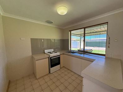 10 Labyrinth Street, Waikiki WA 6169