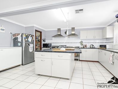 7 Polwarth Parade, Deepdale WA 6532