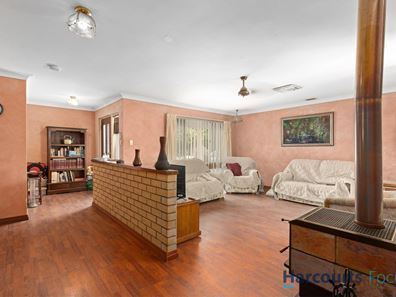 33 Woburn Way, Kelmscott WA 6111