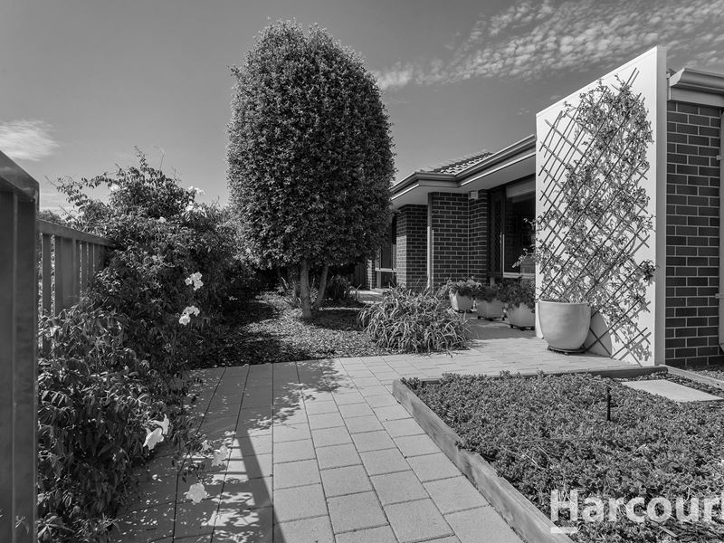 196 Pebble Beach Boulevard, Meadow Springs WA 6210