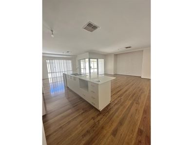 60 Malata Ridge, Lakelands WA 6180
