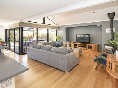 8 Gibson Drive, Dunsborough WA 6281