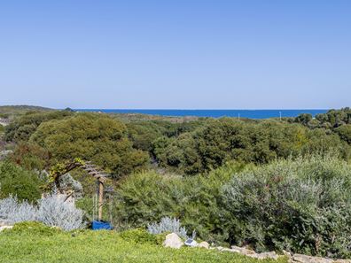 1 Thomas Court, Seabird WA 6042