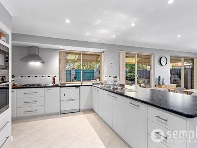 21 Jubaea Court, Canning Vale WA 6155
