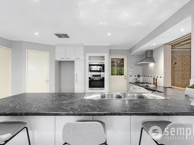 21 Jubaea Court, Canning Vale WA 6155