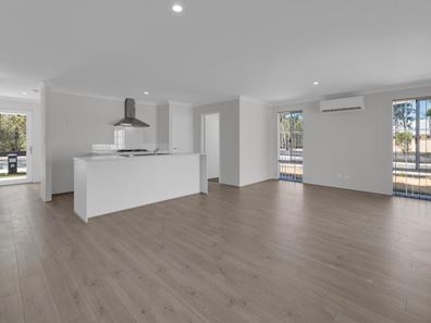 128 Lakewood Parkway, Coodanup WA 6210