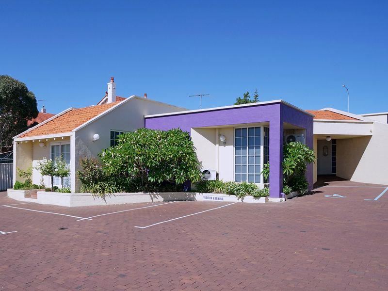 256 Walcott Street, Menora