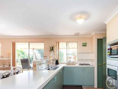 2 Arabian Gardens, Eaton WA 6232