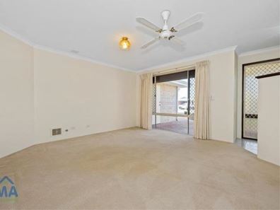 25 Templetonia Promenade, Halls Head WA 6210