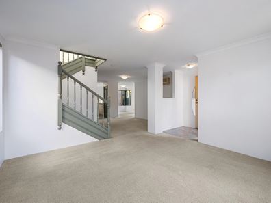 2/42 Gwenyfred Road, Kensington WA 6151