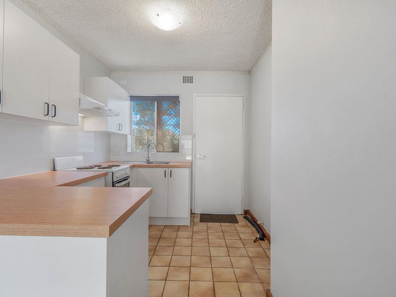 4/3 Burgundy Crescent, Spearwood WA 6163