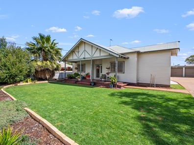 35 Burkett Drive, Hannans WA 6430