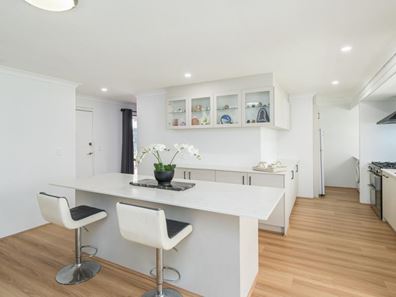 16 Berkshire Drive, Beldon WA 6027