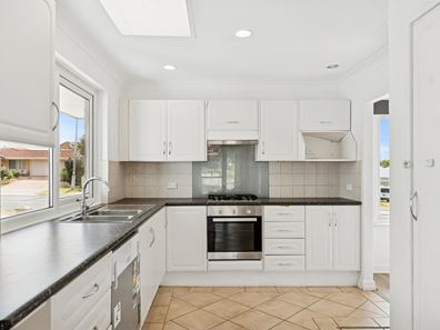 33 Pacific Way, Beldon WA 6027