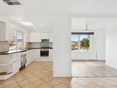 33 Pacific Way, Beldon WA 6027