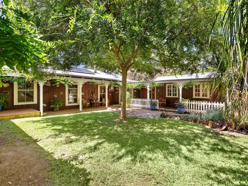 16 Rhodes Place, Jarrahdale WA 6124