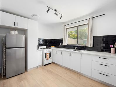 13/9 Durling Place, Kelmscott WA 6111