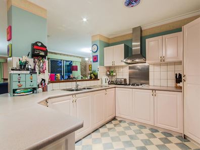 21 Richard Place, Orelia WA 6167