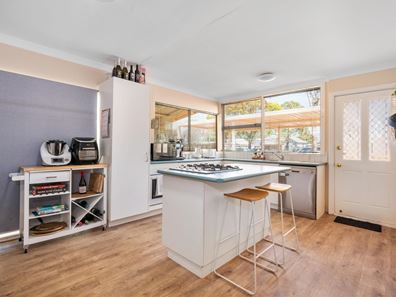 15 Lewis Street, Lamington WA 6430