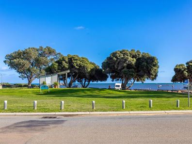 72 Thomas Street, Leeman WA 6514