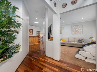 8 Cote D'Azur Gardens, Port Kennedy WA 6172