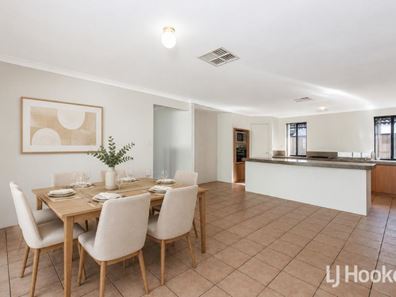 12 Pineknoll Gardens, Meadow Springs WA 6210
