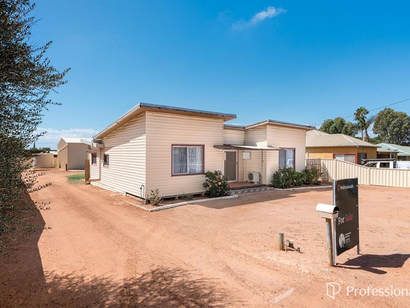 249 Second Street, Wonthella WA 6530