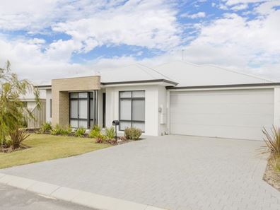 9 Shortboard Street, Yanchep WA 6035
