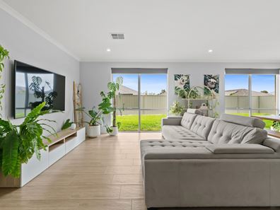 1 Landor Street, South Yunderup WA 6208