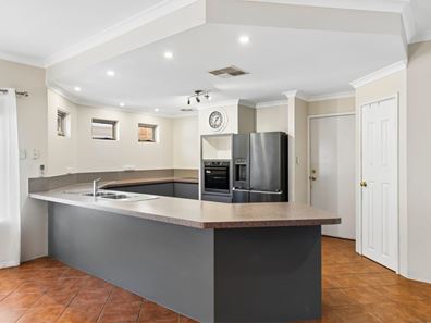 24 Whimbrel Parade, Bennett Springs WA 6063