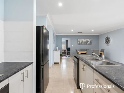 11 Cayenne Street, Wattle Grove WA 6107